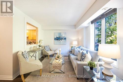 Th426 - 12 Douro Street, Toronto (Niagara), ON - Indoor Photo Showing Living Room