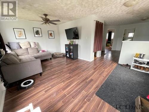 78 King St, Temiskaming Shores, ON - Indoor Photo Showing Living Room