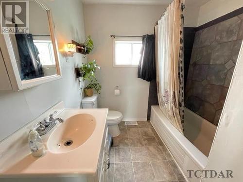 78 King St, Temiskaming Shores, ON - Indoor Photo Showing Bathroom