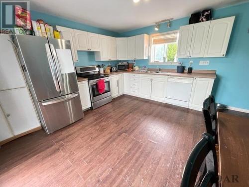 78 King St, Temiskaming Shores, ON - Indoor Photo Showing Kitchen With Double Sink