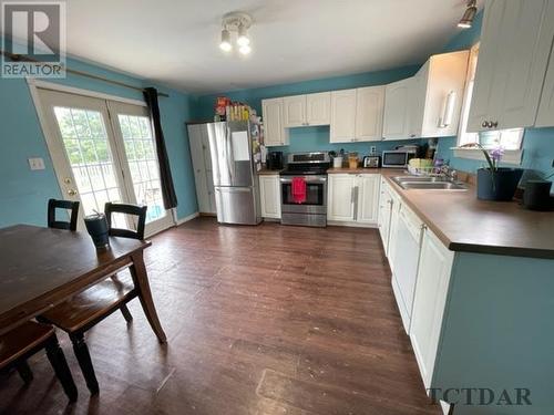 78 King St, Temiskaming Shores, ON - Indoor Photo Showing Kitchen With Double Sink