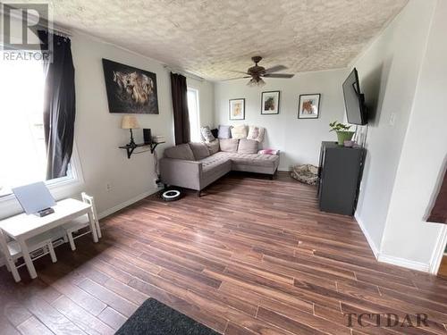 78 King St, Temiskaming Shores, ON - Indoor Photo Showing Living Room