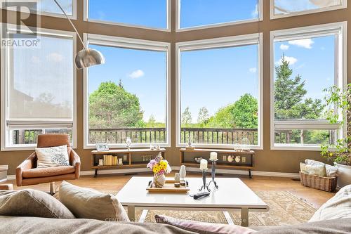 53 South Mountain Road, Kawartha Lakes, ON - Indoor Photo Showing Living Room