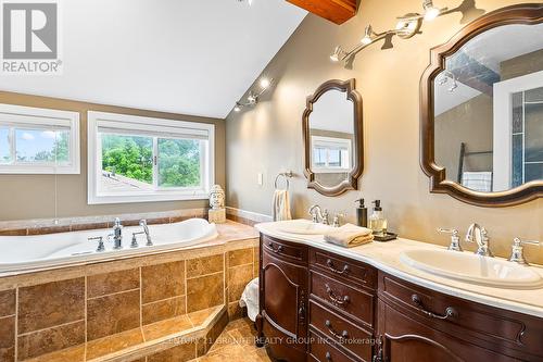 53 South Mountain Road, Kawartha Lakes, ON - Indoor Photo Showing Bathroom