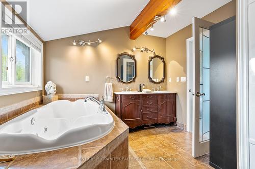 53 South Mountain Road, Kawartha Lakes, ON - Indoor Photo Showing Bathroom