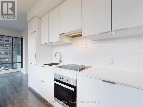 3102 - 5 St Joseph Street, Toronto (Bay Street Corridor), ON - Indoor Photo Showing Kitchen With Upgraded Kitchen