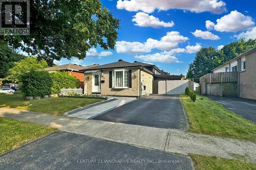 118 Homefield Square, Clarington (Courtice), ON - Outdoor