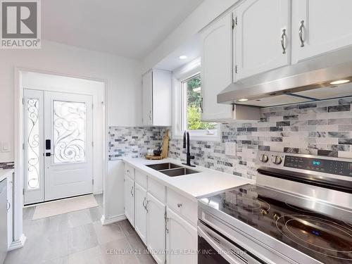 118 Homefield Square, Clarington (Courtice), ON - Indoor Photo Showing Kitchen With Double Sink