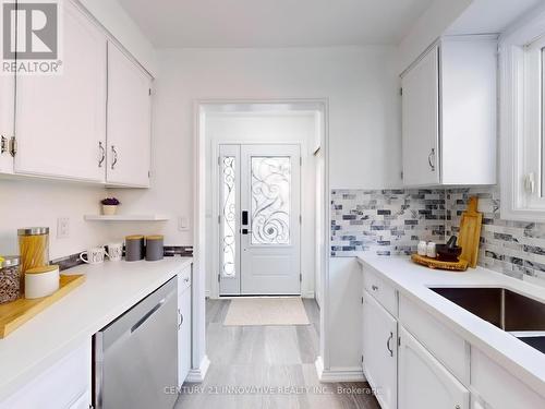 118 Homefield Square, Clarington (Courtice), ON - Indoor Photo Showing Kitchen