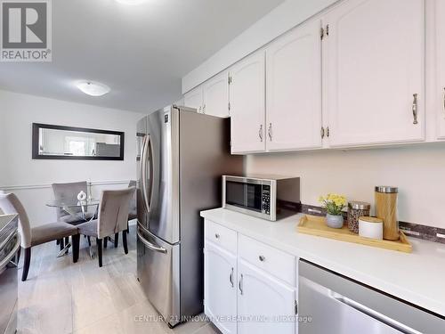 118 Homefield Square, Clarington (Courtice), ON - Indoor Photo Showing Kitchen