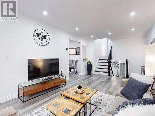 118 Homefield Square, Clarington (Courtice), ON - Indoor Photo Showing Living Room