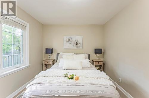 127 Cascade Circle, Richmond Hill (Crosby), ON - Indoor Photo Showing Bedroom