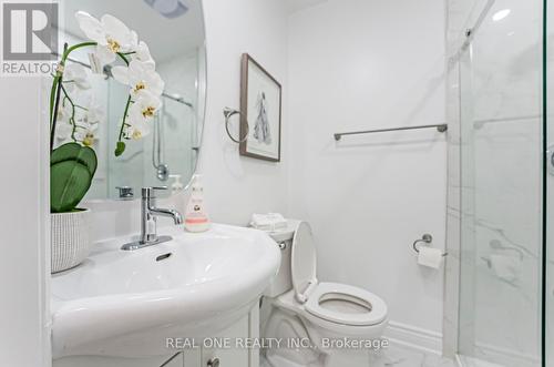 127 Cascade Circle, Richmond Hill (Crosby), ON - Indoor Photo Showing Bathroom