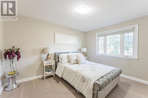 127 Cascade Circle, Richmond Hill (Crosby), ON - Indoor Photo Showing Bedroom