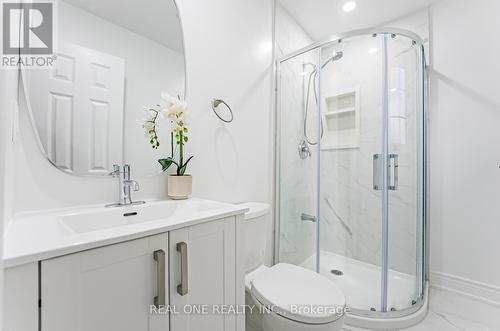 127 Cascade Circle, Richmond Hill (Crosby), ON - Indoor Photo Showing Bathroom