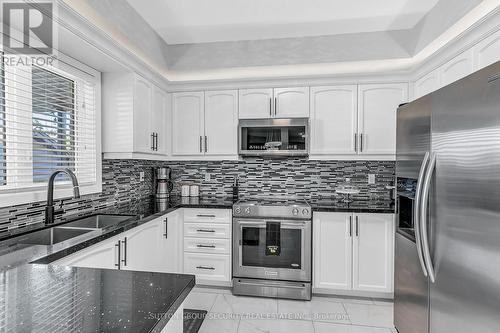 2132 Osbond Road, Innisfil (Alcona), ON - Indoor Photo Showing Kitchen With Double Sink With Upgraded Kitchen