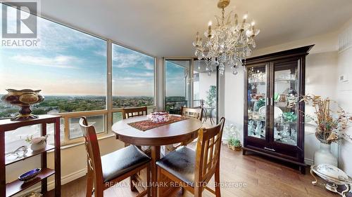 1507 - 8501 Bayview Ave Avenue, Richmond Hill (Doncrest), ON - Indoor Photo Showing Dining Room