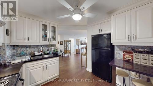 1507 - 8501 Bayview Ave Avenue, Richmond Hill (Doncrest), ON - Indoor Photo Showing Kitchen