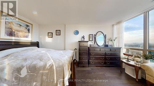 1507 - 8501 Bayview Ave Avenue, Richmond Hill, ON - Indoor Photo Showing Bedroom