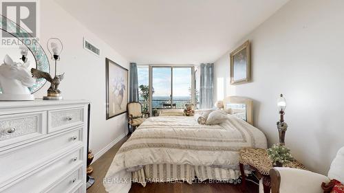 1507 - 8501 Bayview Ave Avenue, Richmond Hill, ON - Indoor Photo Showing Bedroom