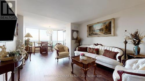 1507 - 8501 Bayview Ave Avenue, Richmond Hill, ON - Indoor Photo Showing Living Room