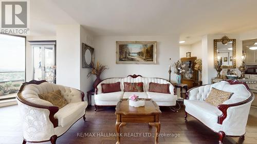 1507 - 8501 Bayview Ave Avenue, Richmond Hill (Doncrest), ON - Indoor Photo Showing Living Room