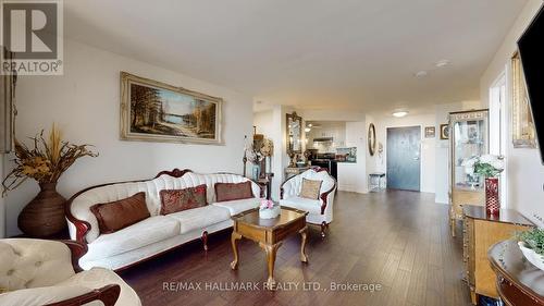 1507 - 8501 Bayview Ave Avenue, Richmond Hill, ON - Indoor Photo Showing Living Room