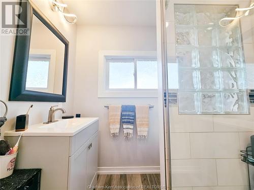 81 Sandys Street, Chatham, ON - Indoor Photo Showing Bathroom