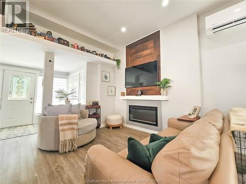 81 Sandys Street, Chatham, ON - Indoor Photo Showing Living Room With Fireplace