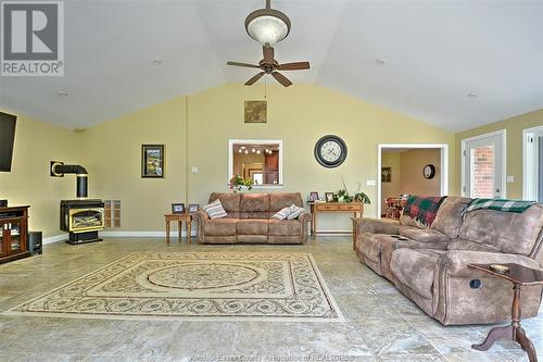 1268 County Rd 20 West, Kingsville, ON - Indoor Photo Showing Living Room