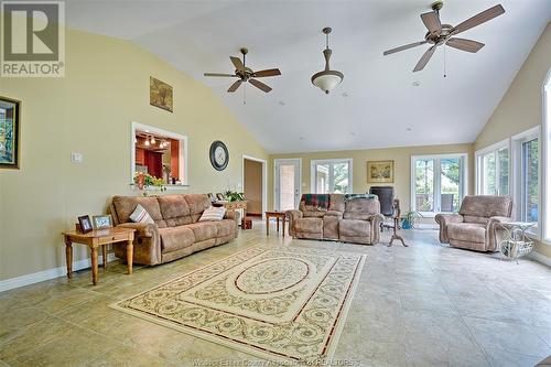 1268 County Rd 20 West, Kingsville, ON - Indoor Photo Showing Living Room