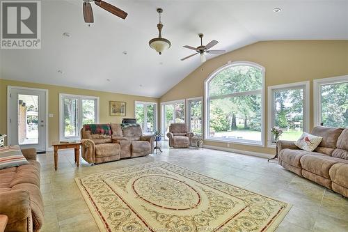 1268 County Rd 20 West, Kingsville, ON - Indoor Photo Showing Living Room