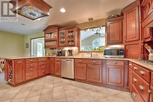 1268 County Rd 20 West, Kingsville, ON - Indoor Photo Showing Kitchen