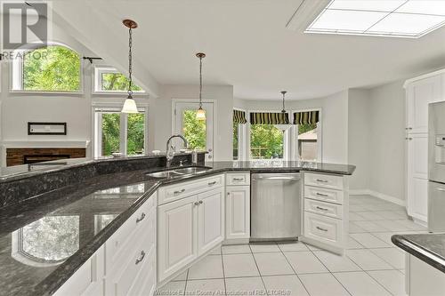 2220 Edgemore Avenue, Lasalle, ON - Indoor Photo Showing Kitchen With Double Sink