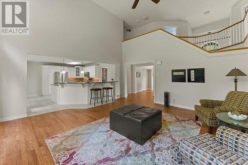 2220 Edgemore Avenue, Lasalle, ON - Indoor Photo Showing Living Room