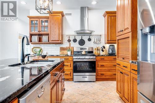 5885 5Th Concession, Essex, ON - Indoor Photo Showing Kitchen With Double Sink With Upgraded Kitchen