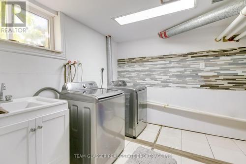 6571 Carroll Drive, Southwest Middlesex (Middlemiss), ON - Indoor Photo Showing Laundry Room