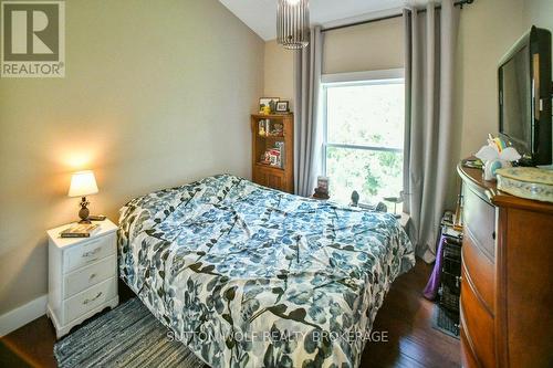 1471 Longwoods Road, Southwest Middlesex, ON - Indoor Photo Showing Bedroom