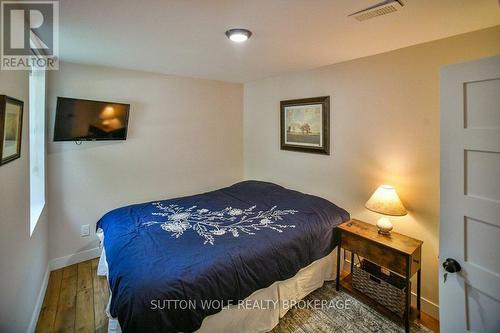 1471 Longwoods Road, Southwest Middlesex, ON - Indoor Photo Showing Bedroom