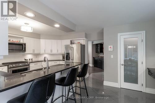 90 Carriage Hill Drive, London, ON - Indoor Photo Showing Kitchen With Stainless Steel Kitchen With Upgraded Kitchen