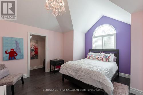 90 Carriage Hill Drive, London, ON - Indoor Photo Showing Bedroom