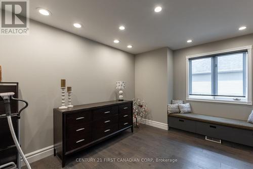 90 Carriage Hill Drive, London, ON - Indoor