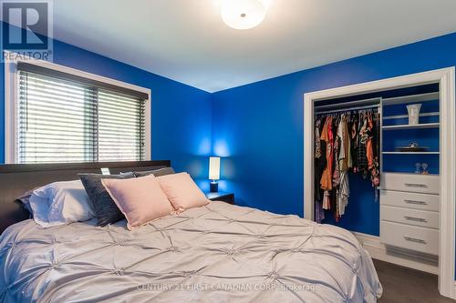 90 Carriage Hill Drive, London, ON - Indoor Photo Showing Bedroom