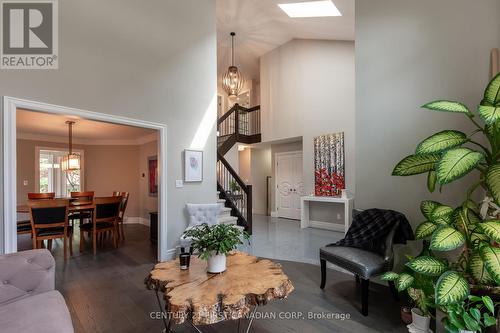 90 Carriage Hill Drive, London, ON - Indoor Photo Showing Living Room