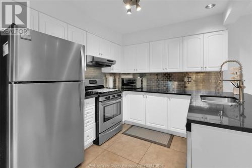 3933 Riverside Drive East, Windsor, ON - Indoor Photo Showing Kitchen With Upgraded Kitchen