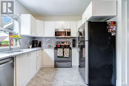 1097 Marentette Avenue, Windsor, ON - Indoor Photo Showing Kitchen With Double Sink