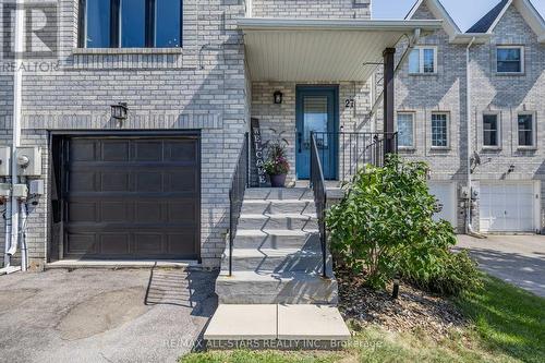 27 Hattie Court, Georgina (Historic Lakeshore Communities), ON - Outdoor With Facade