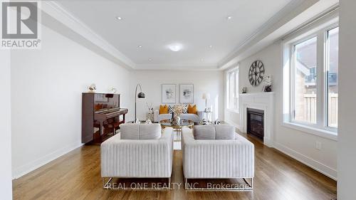 7 Murray Leona Lane, East Gwillimbury (Queensville), ON - Indoor Photo Showing Living Room With Fireplace