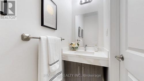 7 Murray Leona Lane, East Gwillimbury (Queensville), ON - Indoor Photo Showing Bathroom