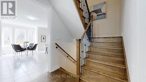 7 Murray Leona Lane, East Gwillimbury, ON - Indoor Photo Showing Other Room